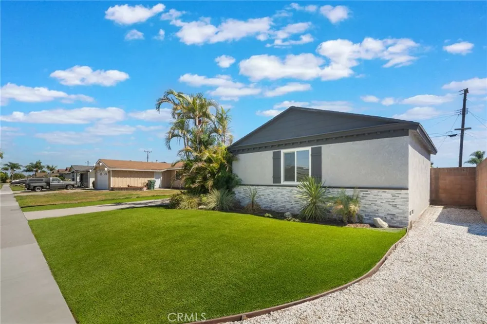 6382 Yale Huntington Beach, CA 92647