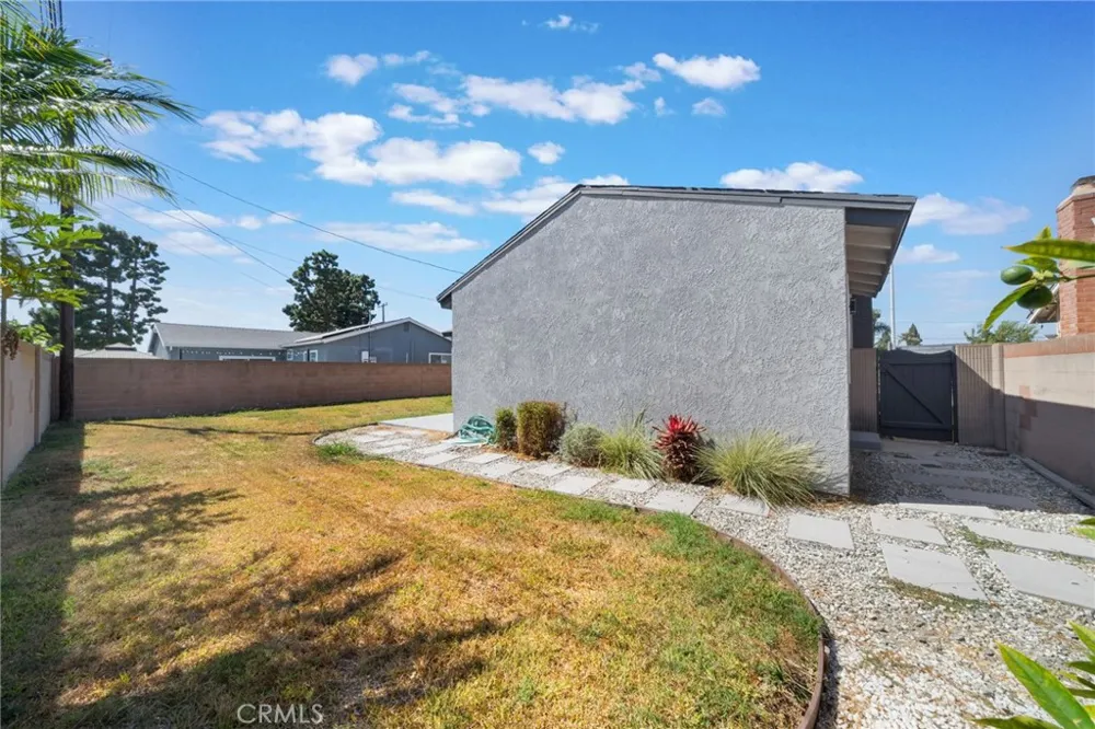 6382 Yale Huntington Beach, CA 92647