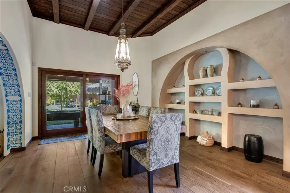 3092 Laurel Canyon Boulevard Studio City, CA 91604