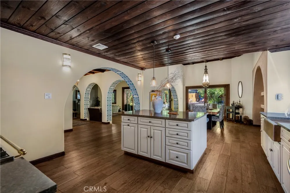 3092 Laurel Canyon Boulevard Studio City, CA 91604