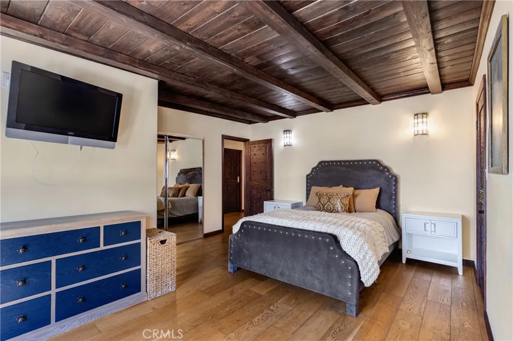 3092 Laurel Canyon Boulevard Studio City, CA 91604