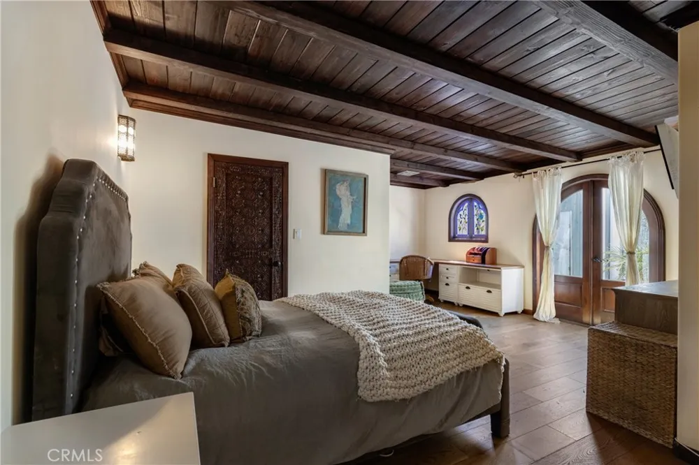 3092 Laurel Canyon Boulevard Studio City, CA 91604