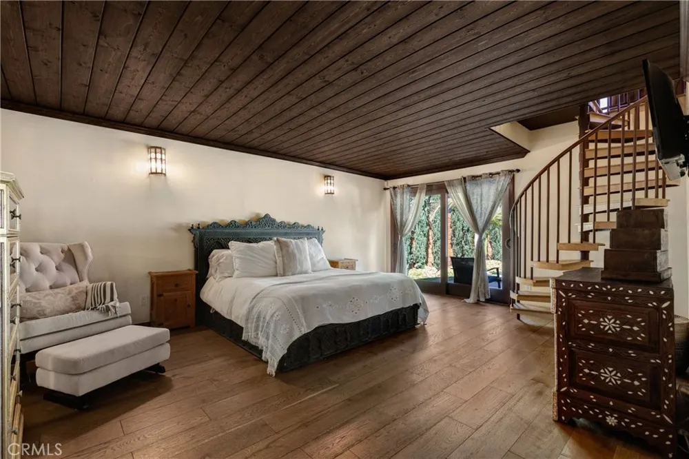 3092 Laurel Canyon Boulevard Studio City, CA 91604
