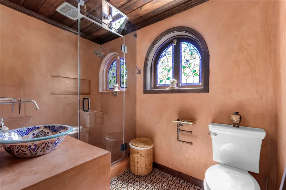 3092 Laurel Canyon Boulevard Studio City, CA 91604