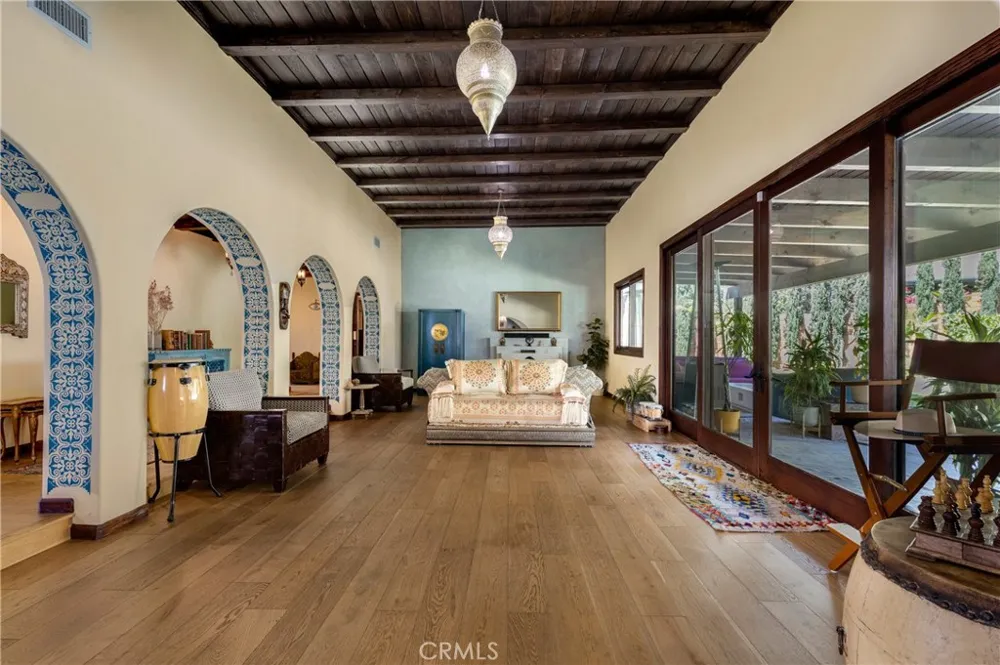 3092 Laurel Canyon Boulevard Studio City, CA 91604