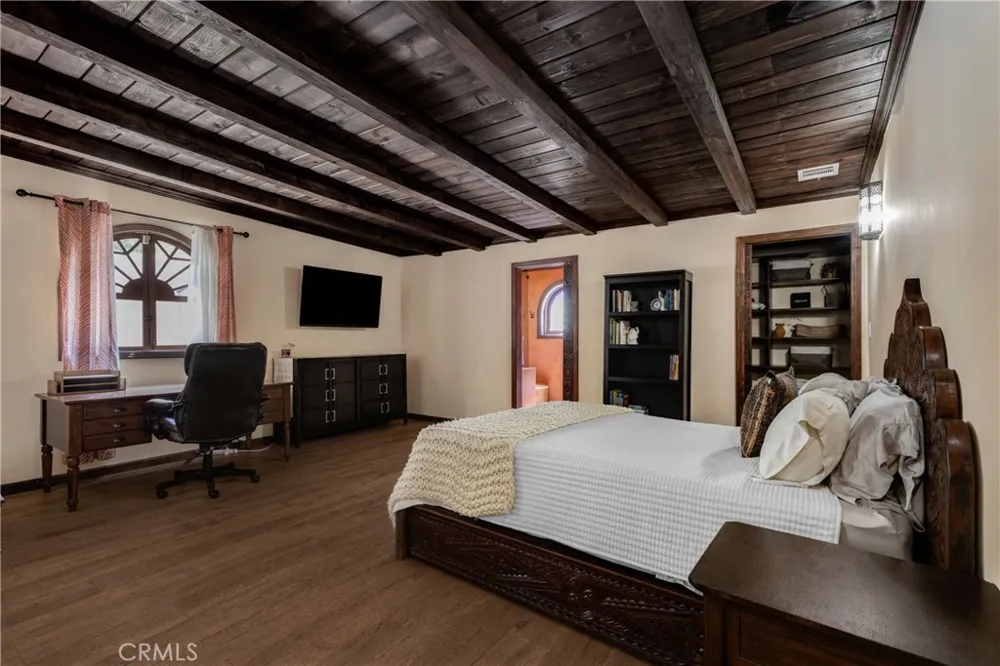 3092 Laurel Canyon Boulevard Studio City, CA 91604