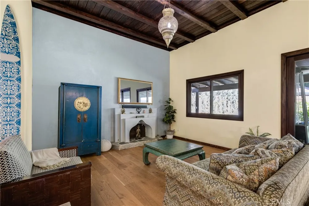 3092 Laurel Canyon Boulevard Studio City, CA 91604