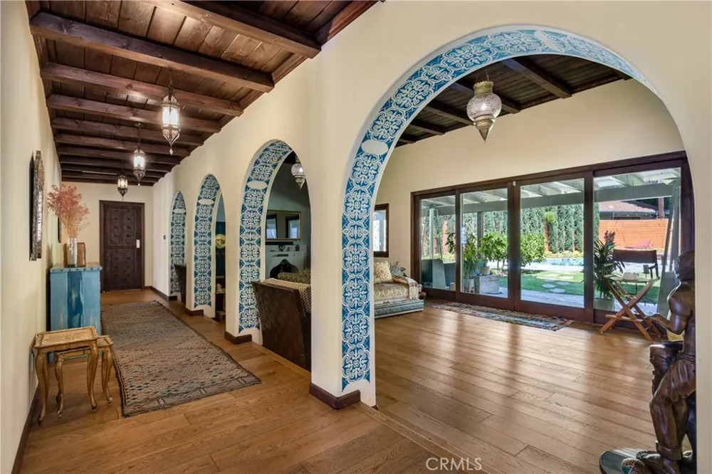 3092 Laurel Canyon Boulevard Studio City, CA 91604