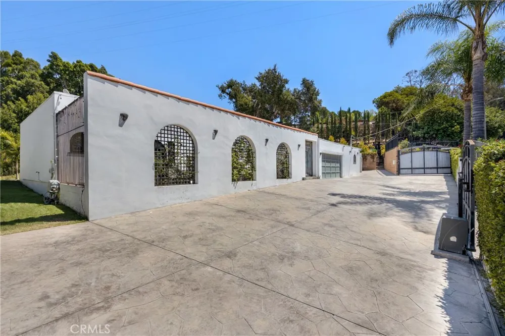 3092 Laurel Canyon Boulevard Studio City, CA 91604