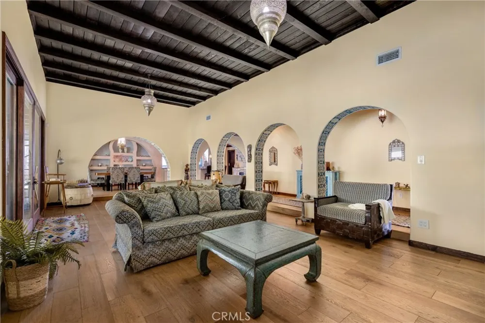 3092 Laurel Canyon Boulevard Studio City, CA 91604
