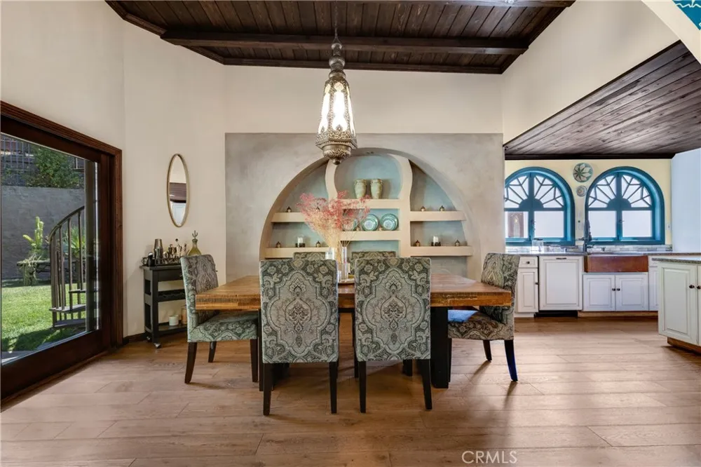 3092 Laurel Canyon Boulevard Studio City, CA 91604