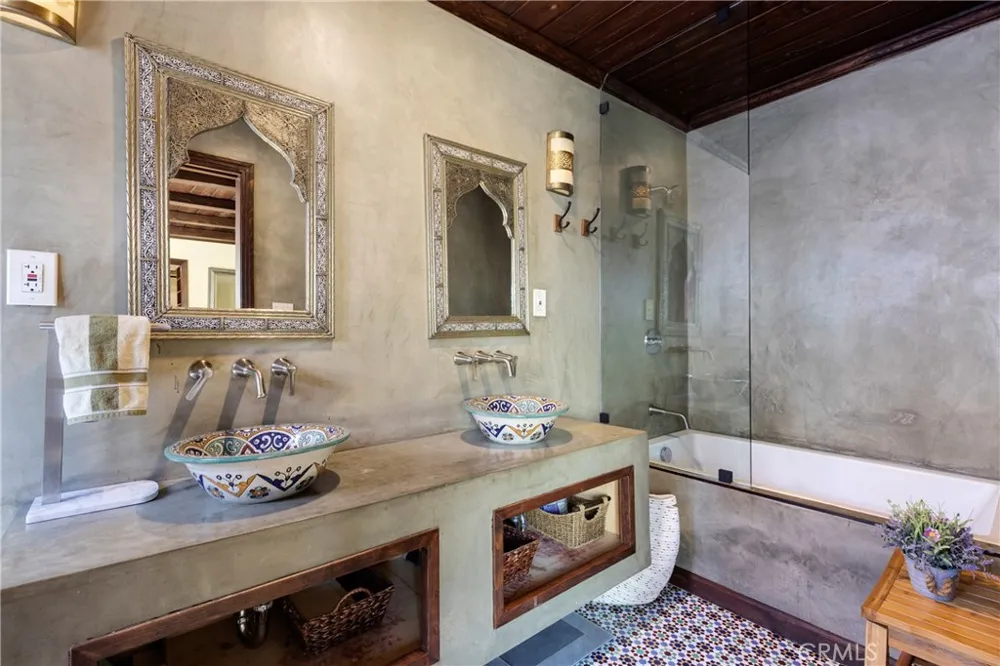 3092 Laurel Canyon Boulevard Studio City, CA 91604