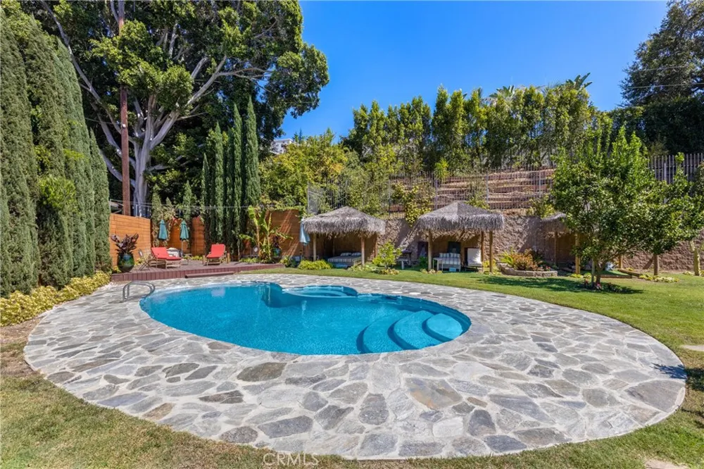 3092 Laurel Canyon Boulevard Studio City, CA 91604