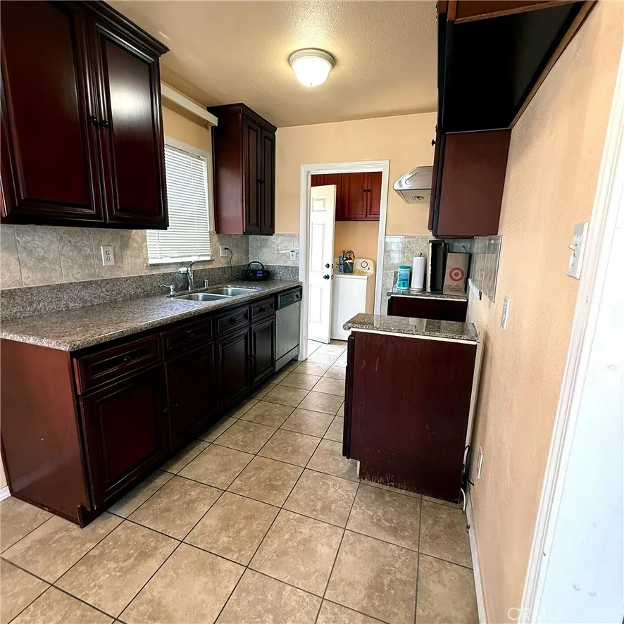 4586 W 142nd Hawthorne, CA 90250