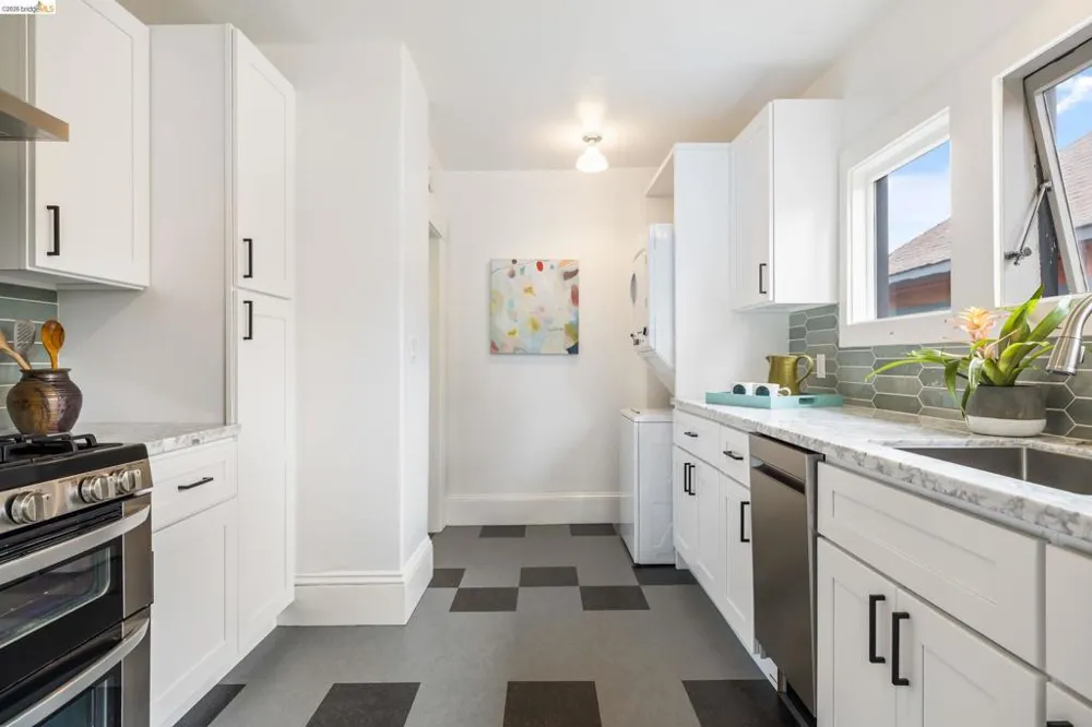 438 65Th St Oakland, CA 94609