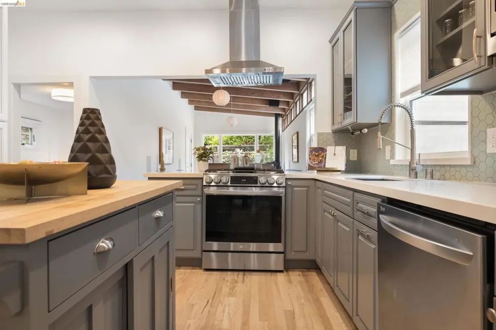 438 65Th St Oakland, CA 94609