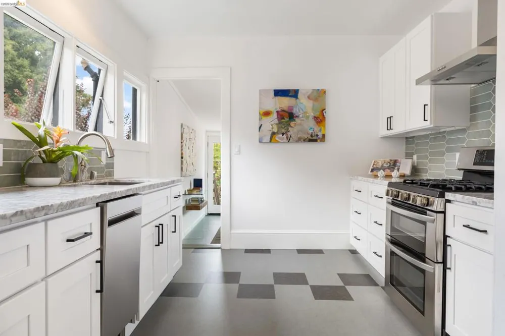 438 65Th St Oakland, CA 94609