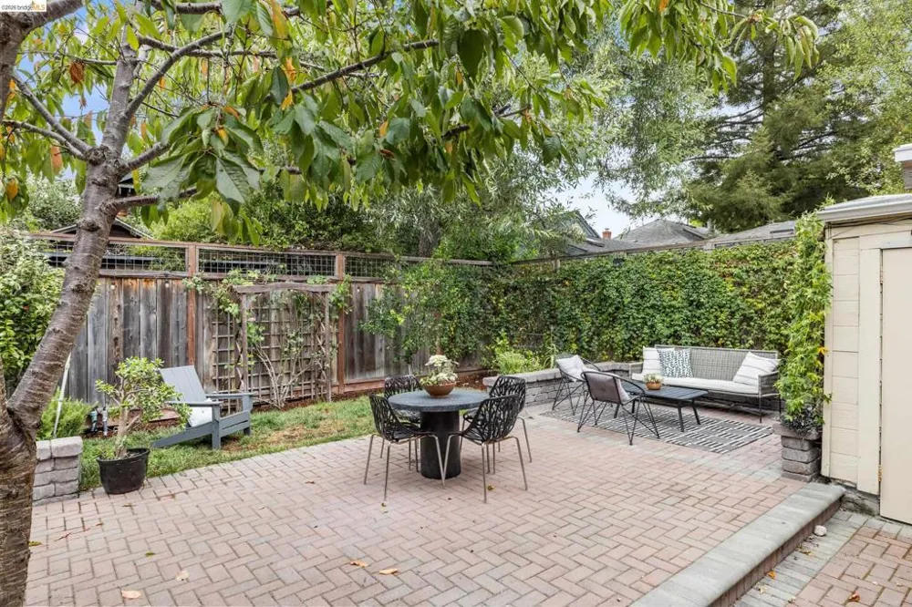 438 65Th St Oakland, CA 94609