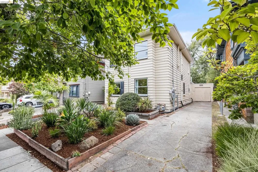 438 65Th St Oakland, CA 94609