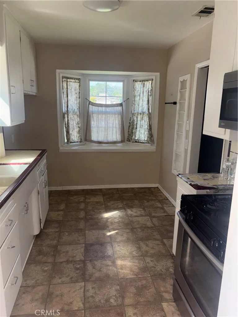 730 E J STREET Ontario, CA 91764
