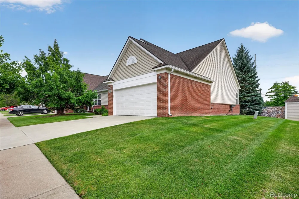 6655 Cortland Avenue #44 Genoa Township, MI 48114