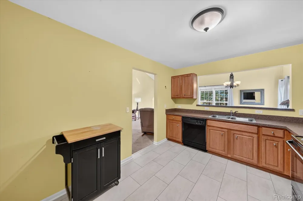 6655 Cortland Avenue #44 Genoa Township, MI 48114