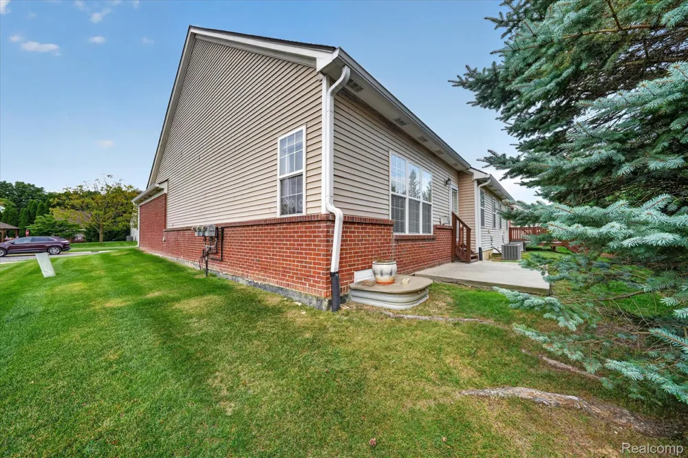 6655 Cortland Avenue #44 Genoa Township, MI 48114