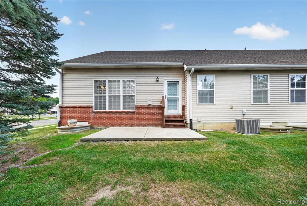 6655 Cortland Avenue #44 Genoa Township, MI 48114