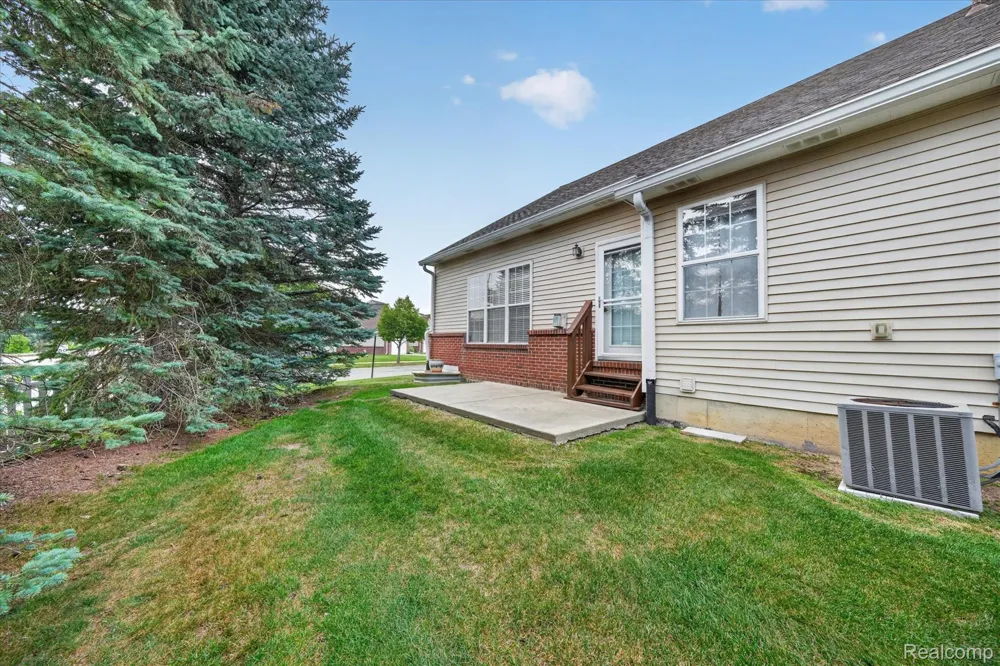6655 Cortland Avenue #44 Genoa Township, MI 48114