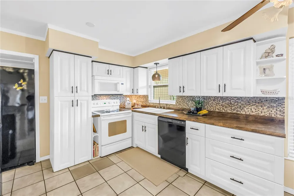 7999 RIDGE ROAD Seminole, FL 33772