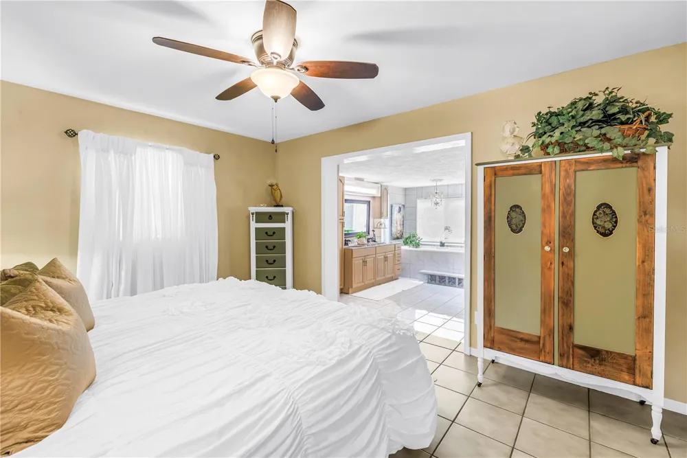 7999 RIDGE ROAD Seminole, FL 33772