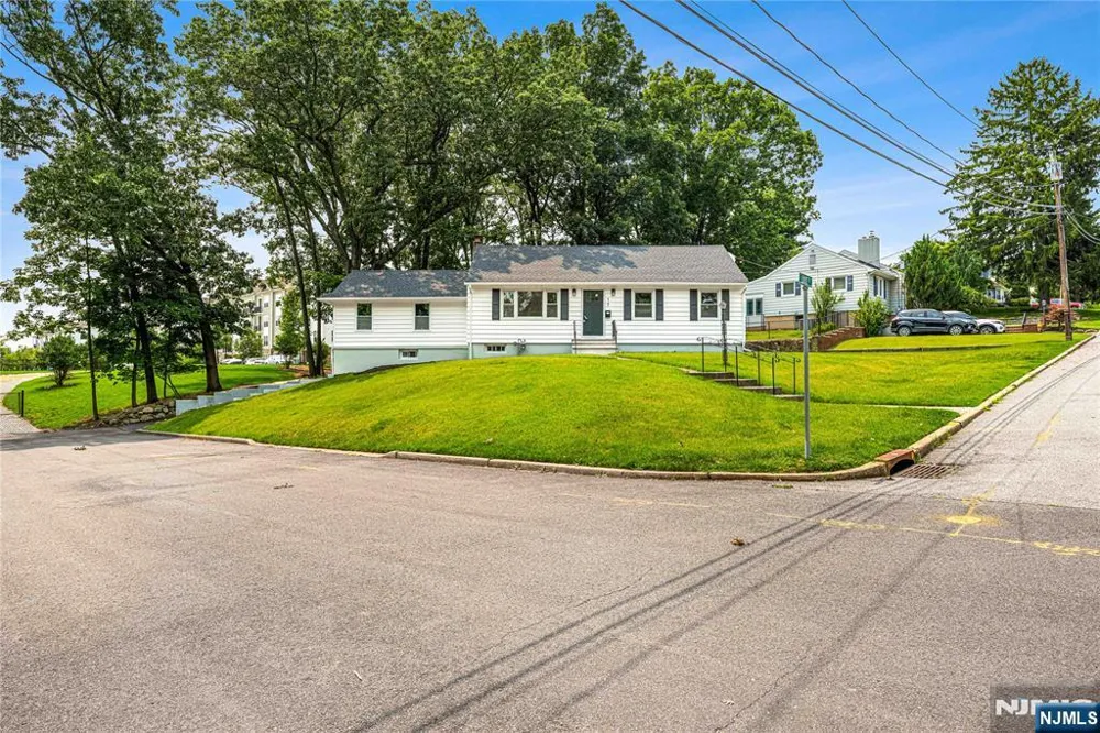 76 Dawn Avenue Haledon, NJ 07508