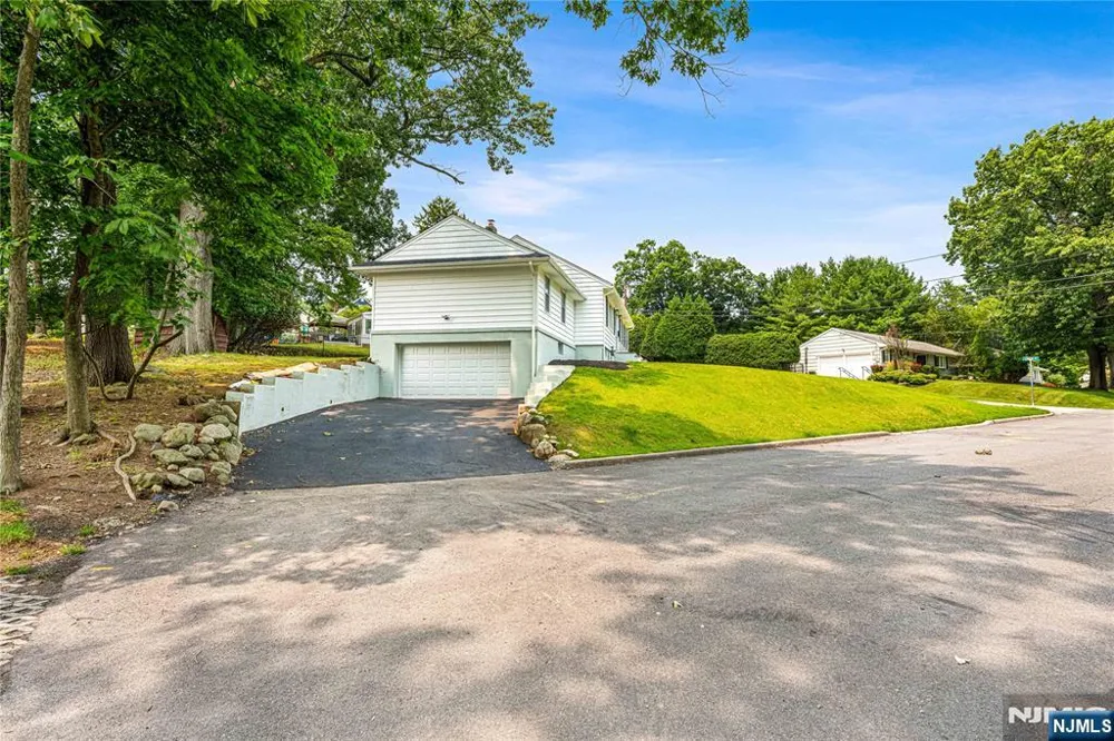 76 Dawn Avenue Haledon, NJ 07508