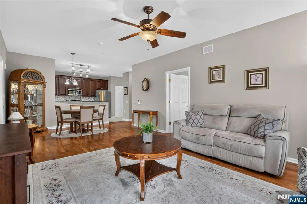 256 Cory Lane Elmwood Park, NJ 07407