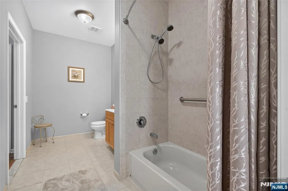 256 Cory Lane Elmwood Park, NJ 07407