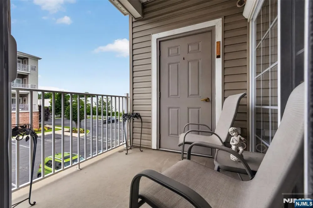 256 Cory Lane Elmwood Park, NJ 07407