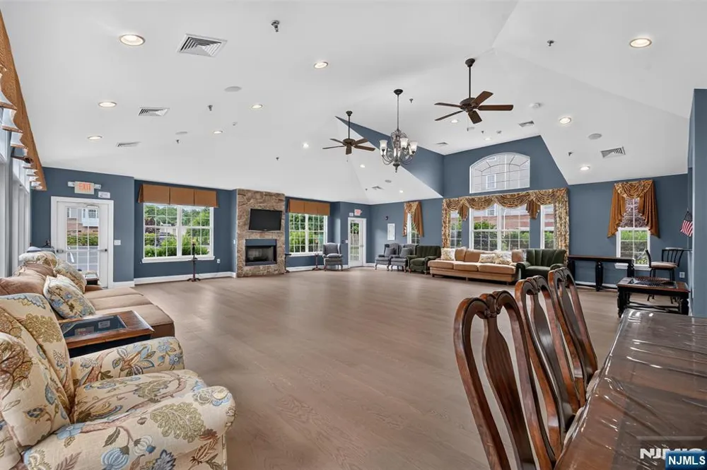 256 Cory Lane Elmwood Park, NJ 07407