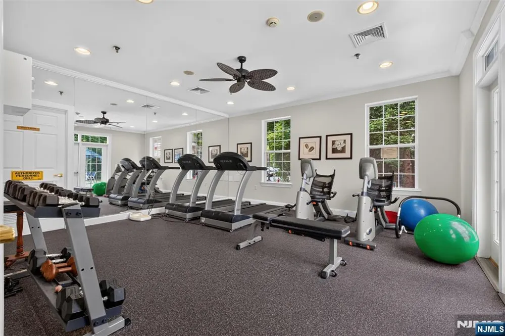 256 Cory Lane Elmwood Park, NJ 07407