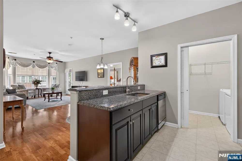 256 Cory Lane Elmwood Park, NJ 07407