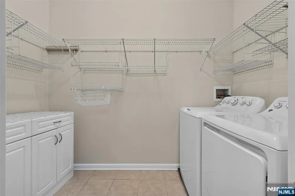 256 Cory Lane Elmwood Park, NJ 07407