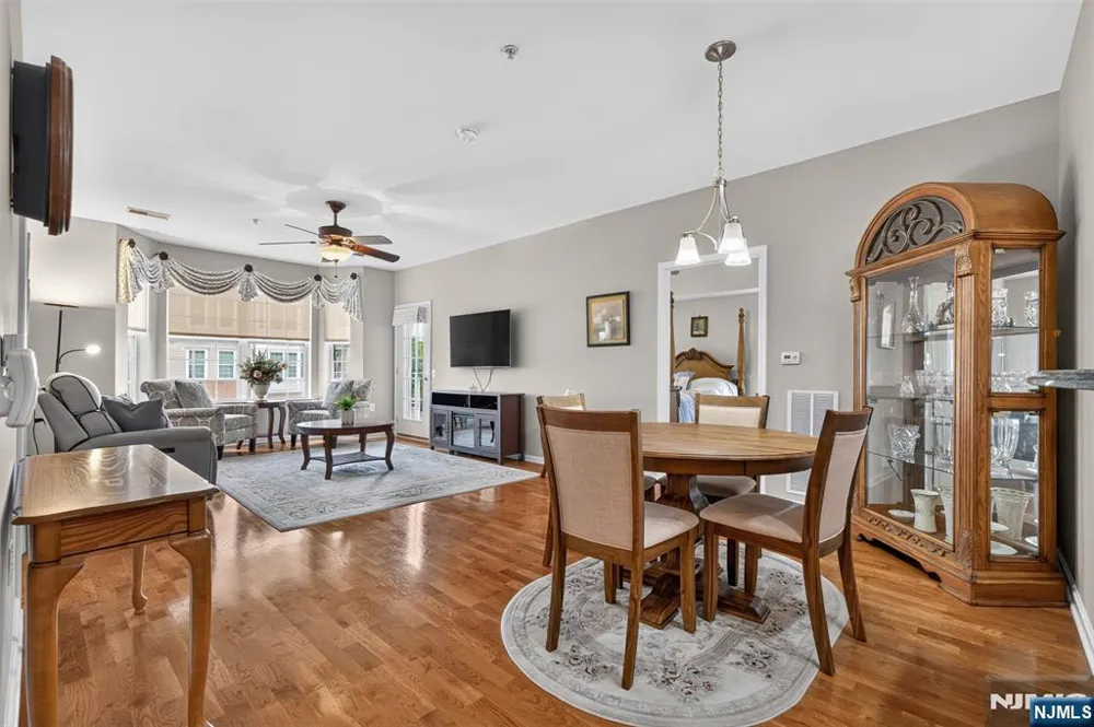 256 Cory Lane Elmwood Park, NJ 07407