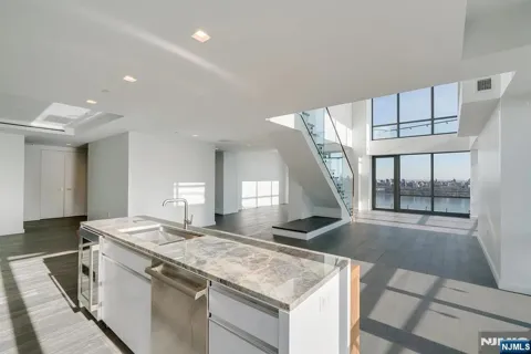 320 Adolphus Avenue 1415