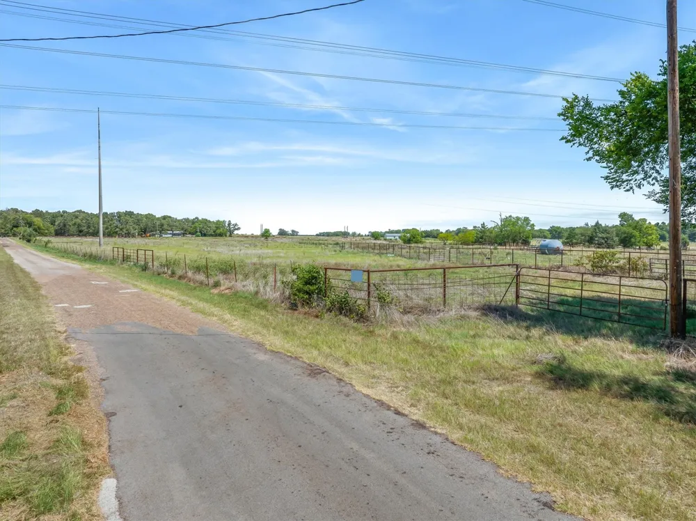 10 VZ County Road 4503 Ben Wheeler, TX 75754