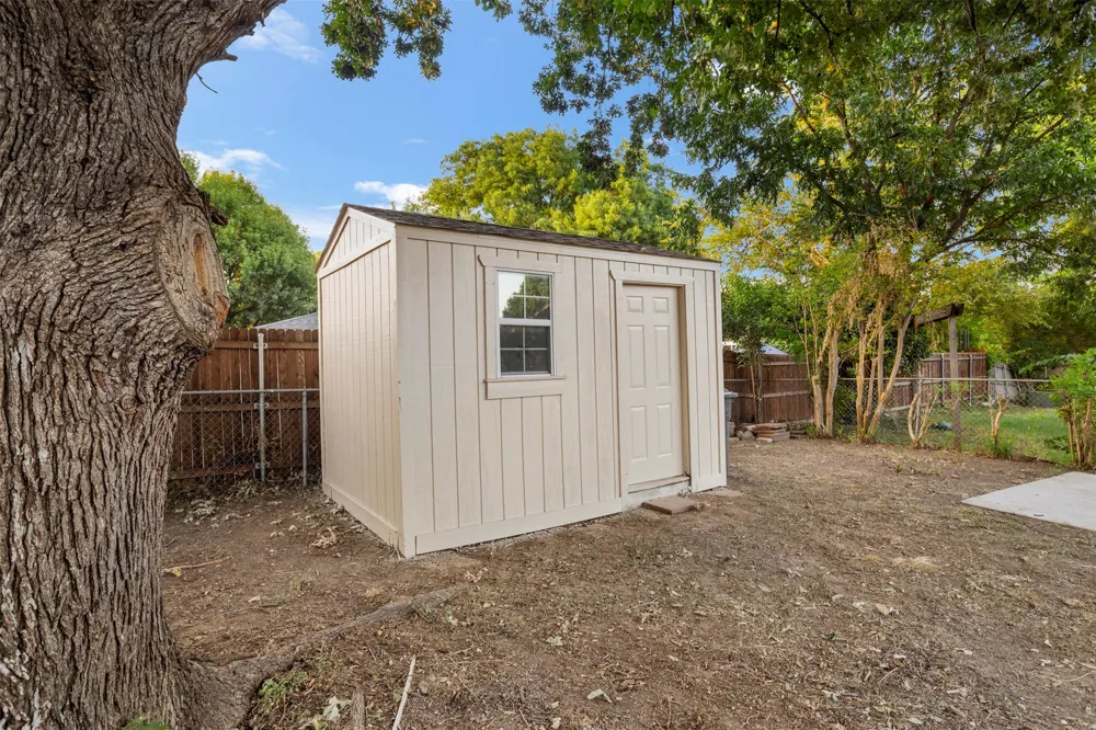 509 E Williamsburg Manor Arlington, TX 76014