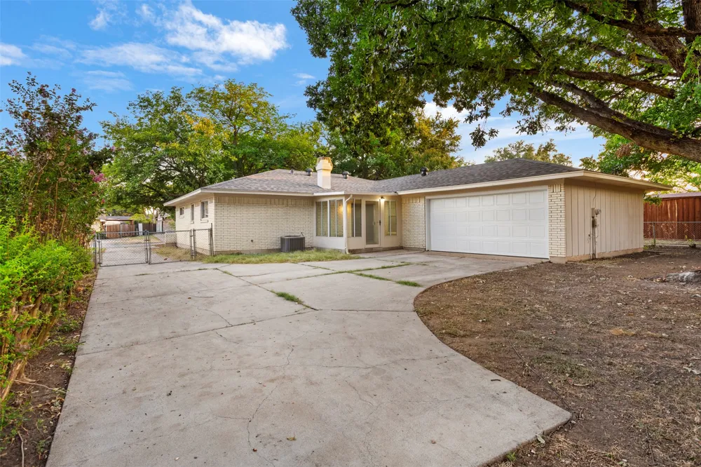 509 E Williamsburg Manor Arlington, TX 76014