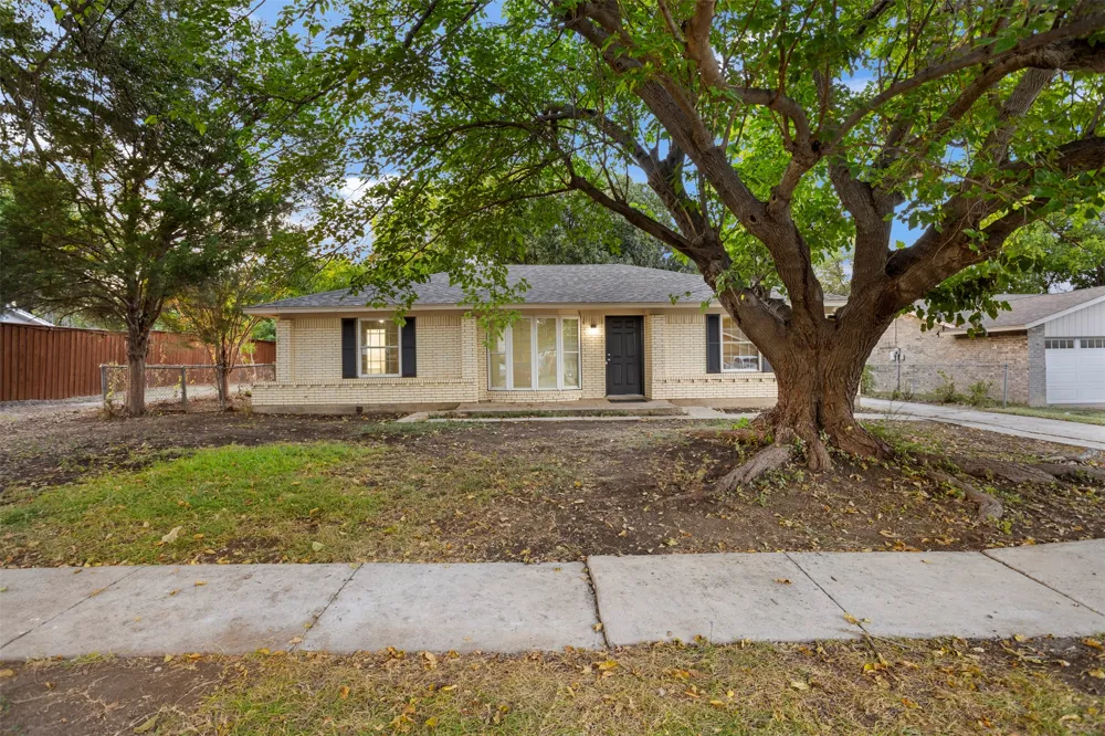 509 E Williamsburg Manor Arlington, TX 76014