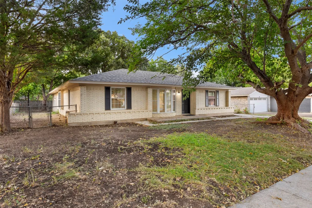 509 E Williamsburg Manor Arlington, TX 76014