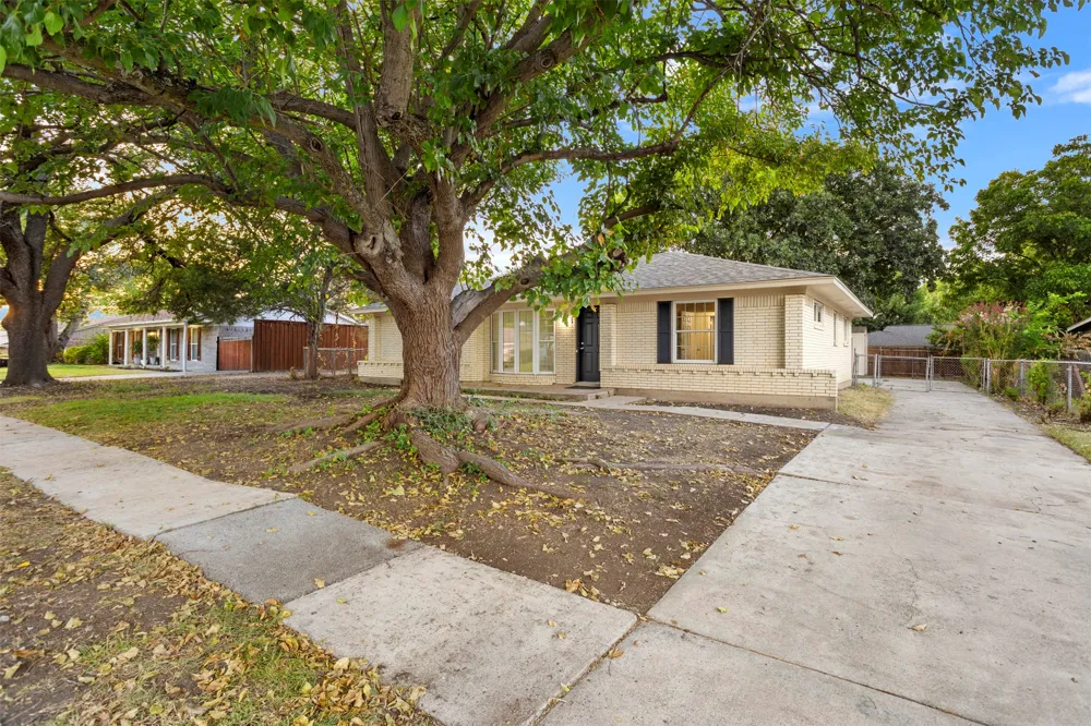 509 E Williamsburg Manor Arlington, TX 76014