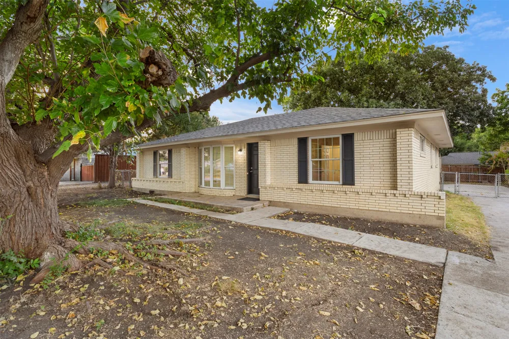 509 E Williamsburg Manor Arlington, TX 76014