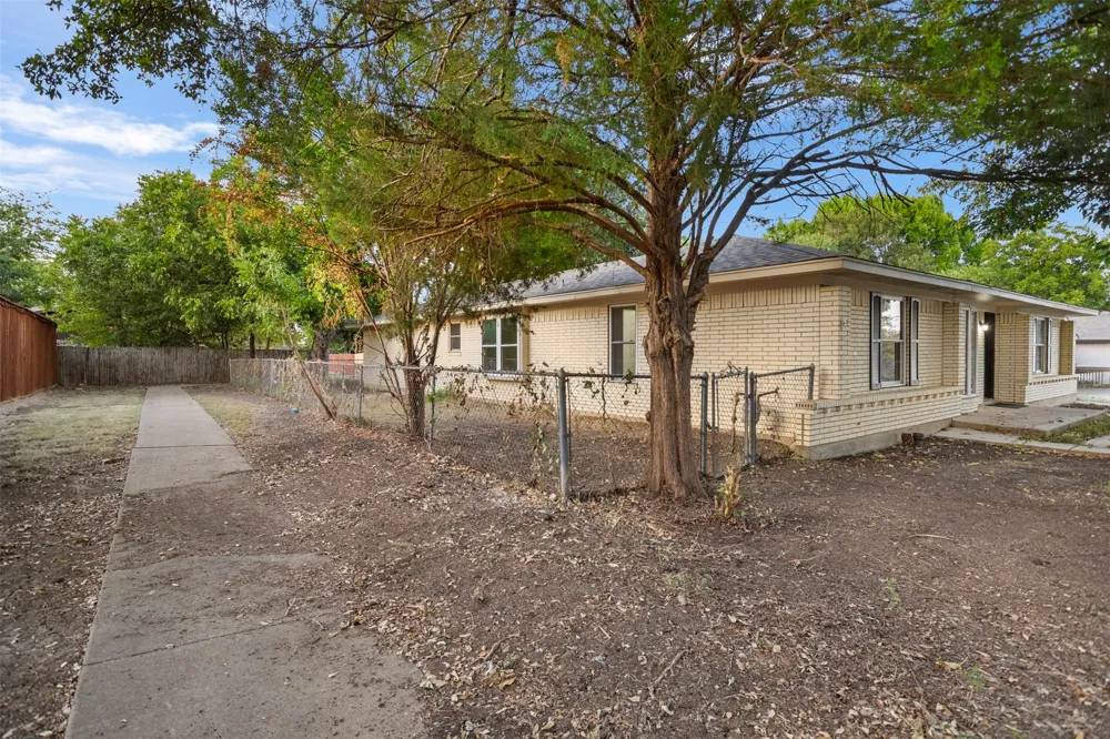 509 E Williamsburg Manor Arlington, TX 76014